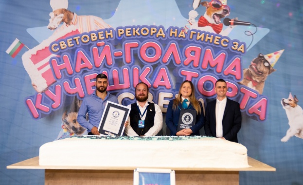 България влезе в Гинес с най-голямата кучешка торта в света!