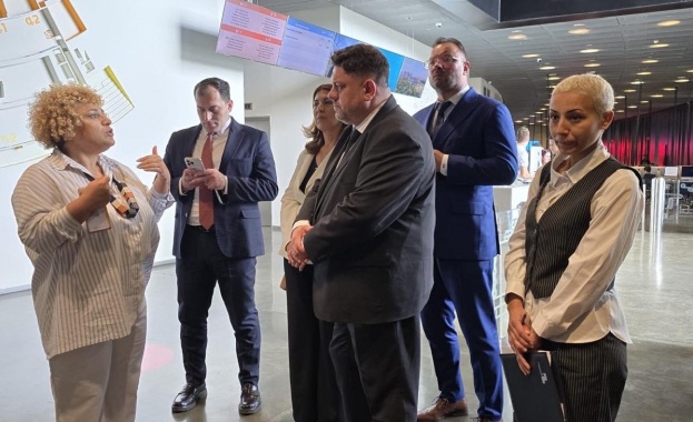 Вицепремиерът Зафиров проведе работни срещи със зам. министър-председателя на Армения и министъра на високотехнологичната индустрия