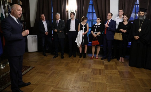 Да си независим не означава да се обградиш със стени