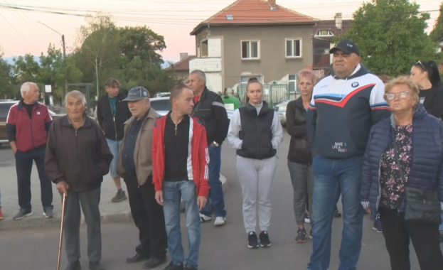 Жители на град Бухово готвят протест срещу техен съсед който
