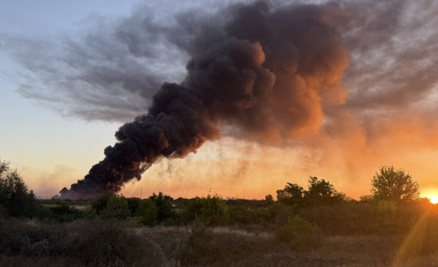 Заради големия пожар в мазутен утайник край Плевен опасно