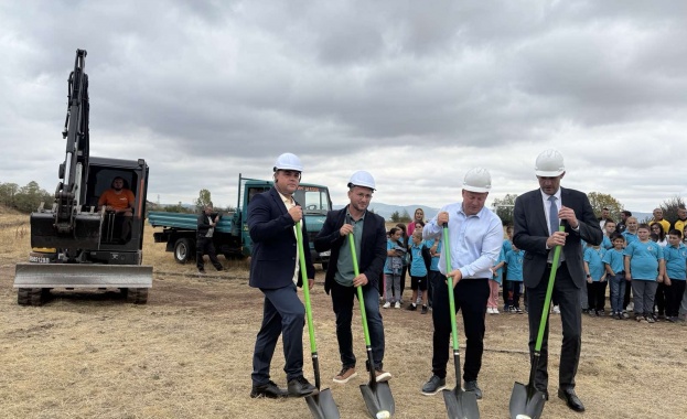 С официална церемония министърът на младежта и спорта Иван Пешев