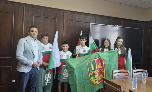 Кметът инж Владимир Александров тържествено изпрати младежите класирали се за