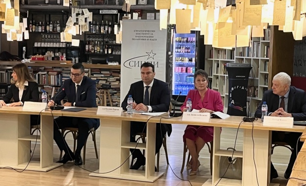 Необходима е цялостна програма на правителството с политики и мерки