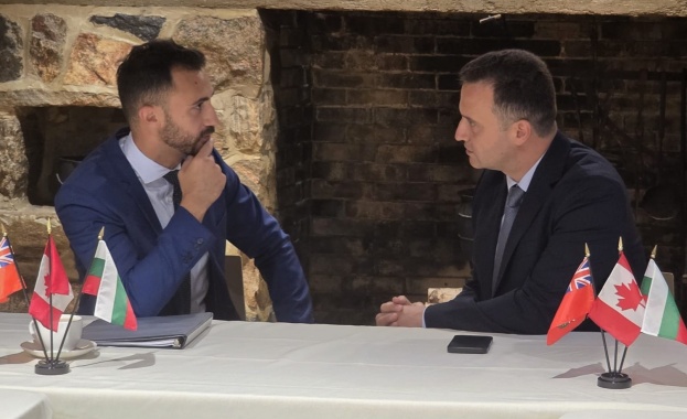 Българският енергиен министър разговаря в Канада с министъра на енергетиката