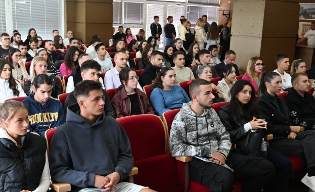 В зала Тържествена на УНСС при засилен интерес се проведе