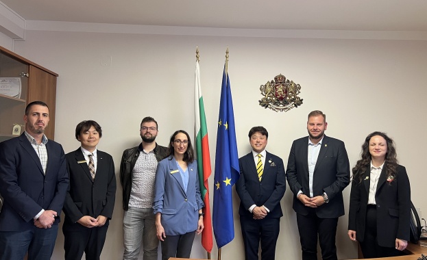 Партньорството между институции неправителствени организации и международни общности изгражда по добро