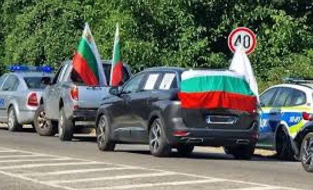Протестно автошествие, организирано от "Възраждане", потегли от Плевен към Ловеч