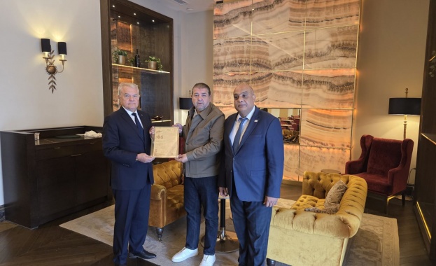 Румен Петков удостоен с плакет от Хашемитското кралство Йордания за принос за взаимоотношенията с държавите от арабския свят