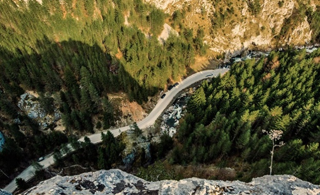 Мястото в Родопите, където се чувстваш като мравка