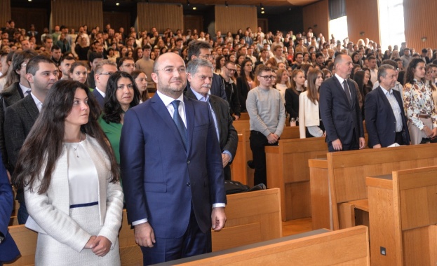 Министър Георги Георгиев към студенти: Знанието и интелектуалният труд ви правят истински значими, а не популярността в социалните мрежи