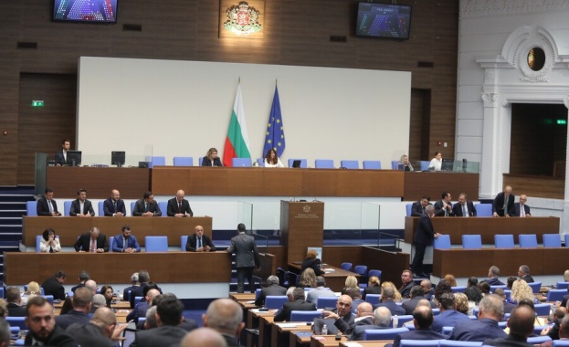 Парламентът прие промени в Закона за държавния бюджет за тази година заради водната криза в община Плевен