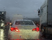 Променливо време с валежи до неделя