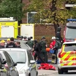 Кола се вряза в тълпа от хора пред синагога в Манчестър, няколко души са ранени