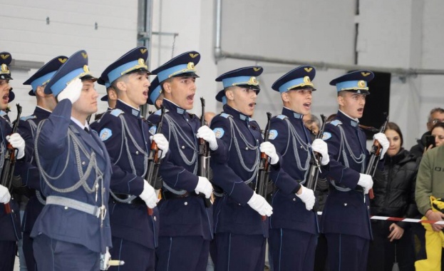 Курсантите от  79-ия випуск на Висшето военновъздушно училище „Г. Бенковски“ положиха военна клетва