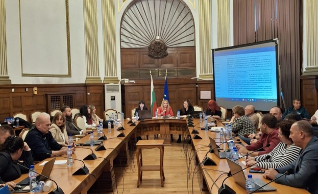 МЗХ обсъди с бранша условията за кандидатстване по двете интервенции за инвестиции в земеделски стопанства от СПРЗС