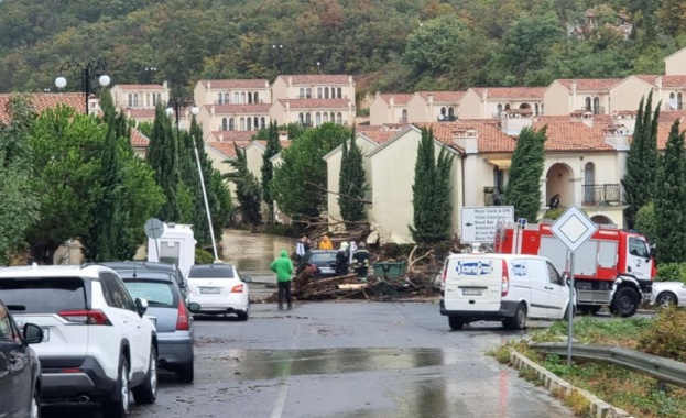 Отстраняват се щетите, нанесени от обилните валежи от дъжд и сняг из страната