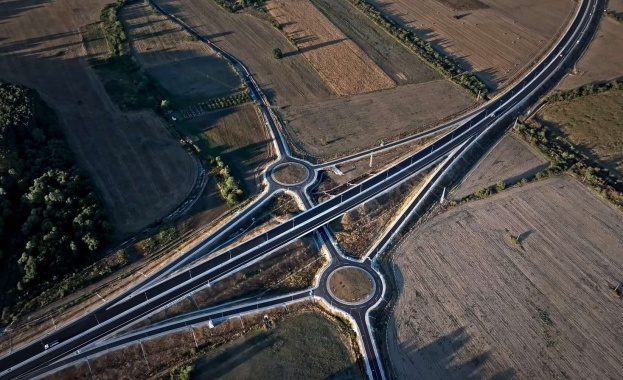 Днес се пуска движението по новия 10 км участък от АМ „Хемус“ между пътните възли „Боаза“ и „Дерманци“