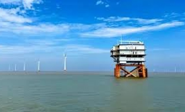 Китай строи най-голямата плаваща вятърна турбина