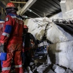 36 са вече жертвите при срутването на ислямското училище в Индонезия