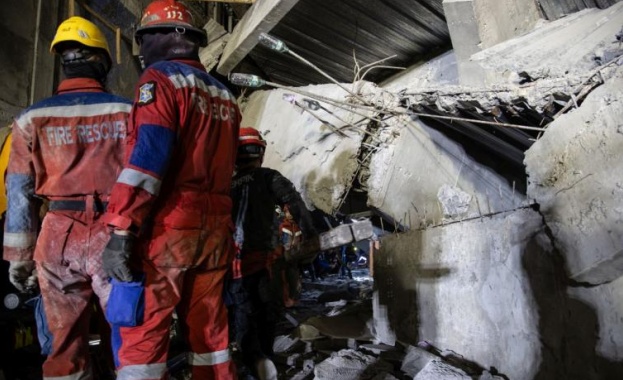 36 са вече жертвите при срутването на ислямското училище в Индонезия