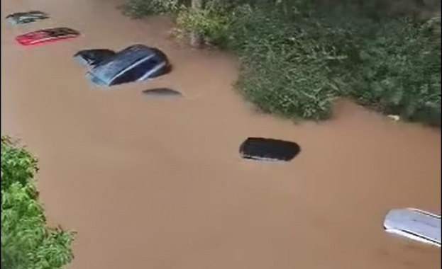 В Царево се готвят за новите опасни валежи