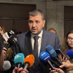 ДСБ предлага съкращаване на администрацията и премахване на почивните понеделници за стабилни публични финанси