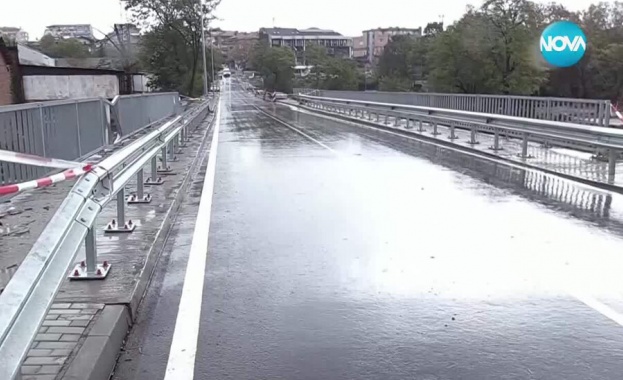 Поройните дъждове на юг от Бургас наводниха улици и приземни