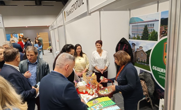 Засилен интерес към щанда на Община Етрополе на международно туристическо изложение