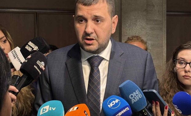 ДСБ предлага съкращаване на администрацията и премахване на почивните понеделници за стабилни публични финанси