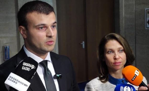 „Възраждане“ пита кой управлява държавата - премиерът или Пеевски?