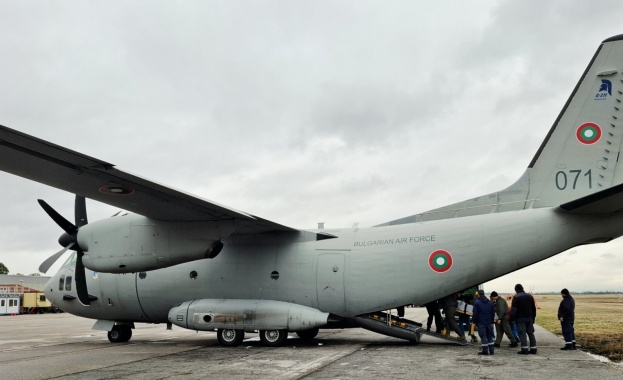 Екипаж на самолет C-27J Spartan транспортира дете за лечение в Германия   