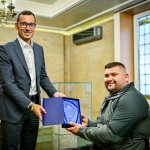 Васил Терзиев  отличи световния шампион Ружди Ружди