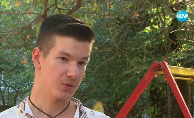 От приемното семейство към университета: Каква подкрепа получават младежите по пътя към самостоятелен живот