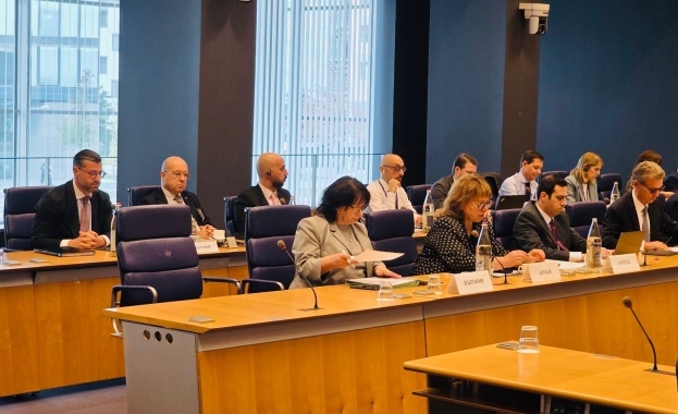 За първи път българският министър на финансите участва като наблюдател в редовното заседание на Еврогрупата