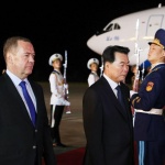 Дмитрий Медведев е на посещение в Северна Корея