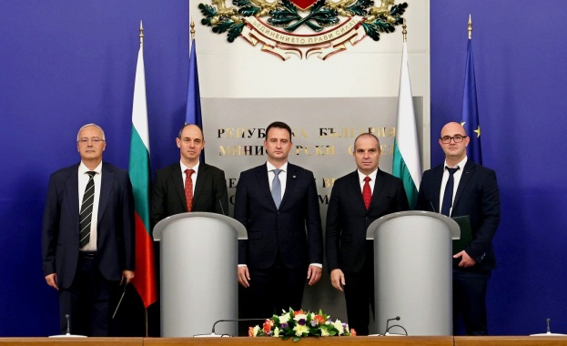 Започва изграждането на електрически зарядни станции в 35 жп гари в страната