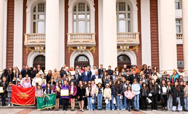 Концерт „Светилник 2024-2025: Музика-лъчи!“ - празник на светлината и вдъхновението