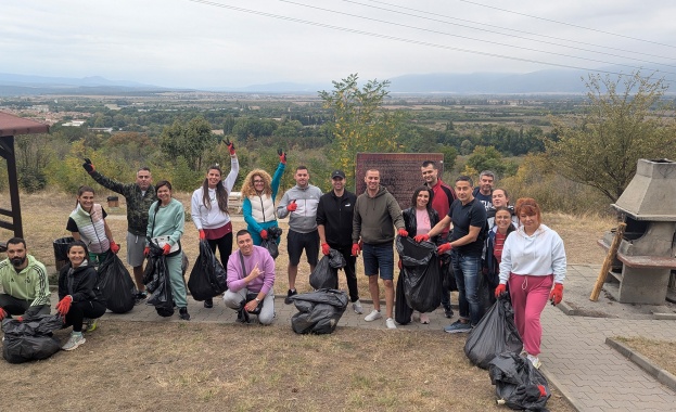 Над 220 доброволци от Yettel облагородиха ключови места в Казанлък