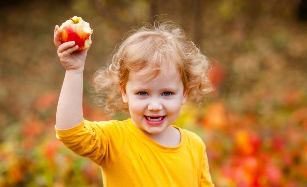 Как храната, която обичаме, може да формира психиката на децата: необичайните тайни на плодове, зеленчуци и… готвенето у дома!