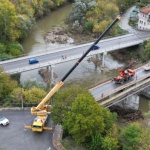 С тежка техника във Велико Търново почистват коритото на р. Янтра