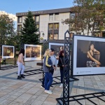 Фотографска изложба „Личности“ насърчава борбата с обществените предразсъдъци