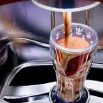 Великобритания забранява бездънните чаши с безалкохолни