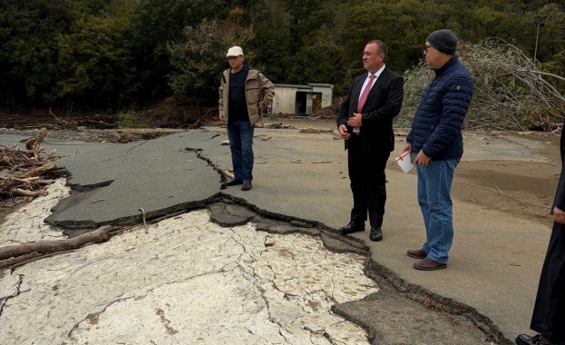 Министър Иванов: Днес РДНСК- Бургас издаде акт за незаконно строителство в „Елените“
