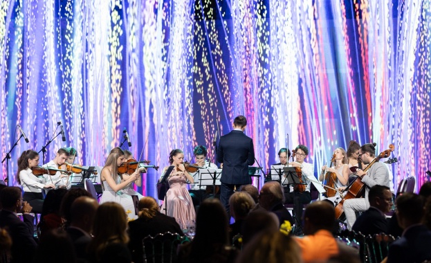 Общност от дарители партньори и артисти обедини усилия за да