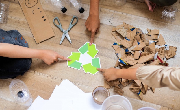 Записването за кампанията Чисти училища за светло бъдеще на издателство