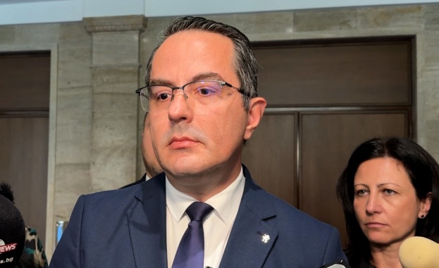 Цончо Ганев: Борисов е на кръстопът - или сваля правителството, или става никой