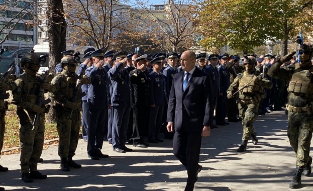 Денят на военния парашутист и 81 ата годишнина от първия боен