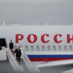 Москва за полета на Путин: Още е рано за контакт с България