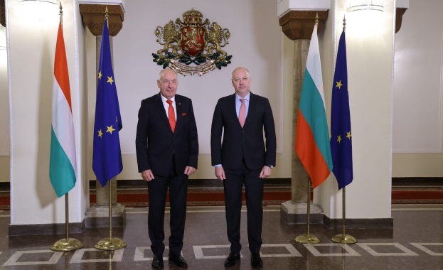 Премиерът се срещна с унгарския президент Тамаш Шуйок
България и Унгария